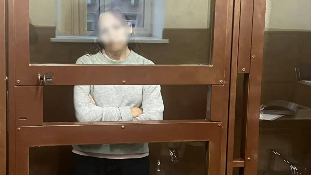 Суд отправил в СИЗО пенсионерку, толкнувшую школьницу на рельсы в метро