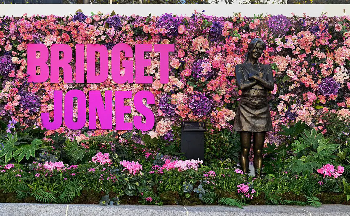 Статуя Бриджит Джонс на площади Лестер-сквер в Лондоне, Великобритания (Gareth Cattermole / Getty Images)