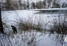 В Новосибирске на реке Иня произошел инцидент с 12-летним мальчиком и МЧС v novosibirske na reke inya proizoshel inczident s 12letnim malchikom i mchs-dmvv-ru-0