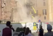 В Риме спасли рабочих после ЧП на башне Торре-Деи-Конти в центре v rime spasli rabochih posle chp na bashne torredeikonti v czentre-dmvv-ru-0