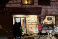 В Волоколамске автомобиль Рено врезался в дом, идет проверка ГУ МВД России v volokolamske avtomobil reno vrezalsya v dom idet proverka gu mvd rossii-dmvv-ru-0