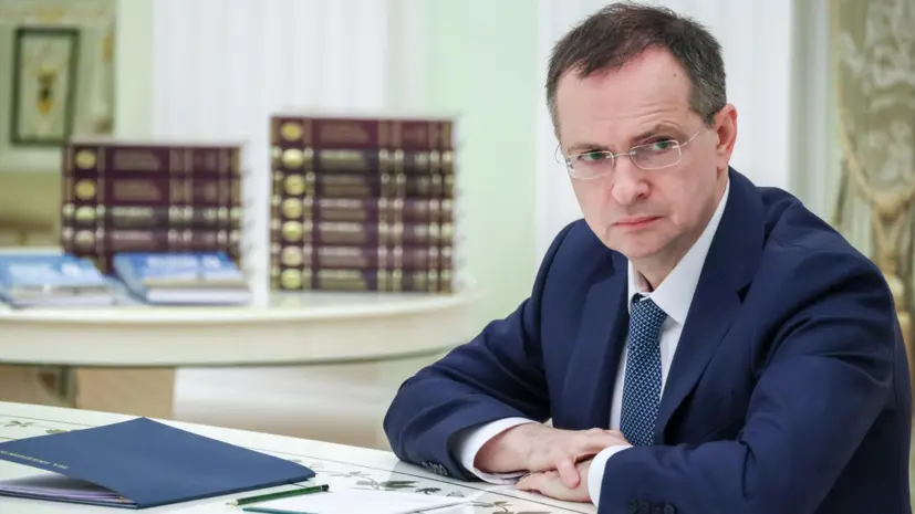 Мединский назвал политику Прибалтики в отношении русских апартеидом