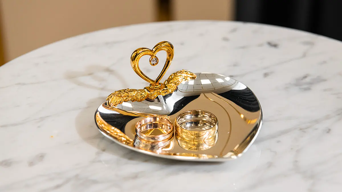 Девушка из Индии вышла замуж за возлюбленного после того, как его забили до смерти