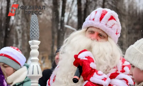 Дед Мороз вручил Вере Полюхиной первый документ в Рязанском Лесопарке на теплой церемонии-0