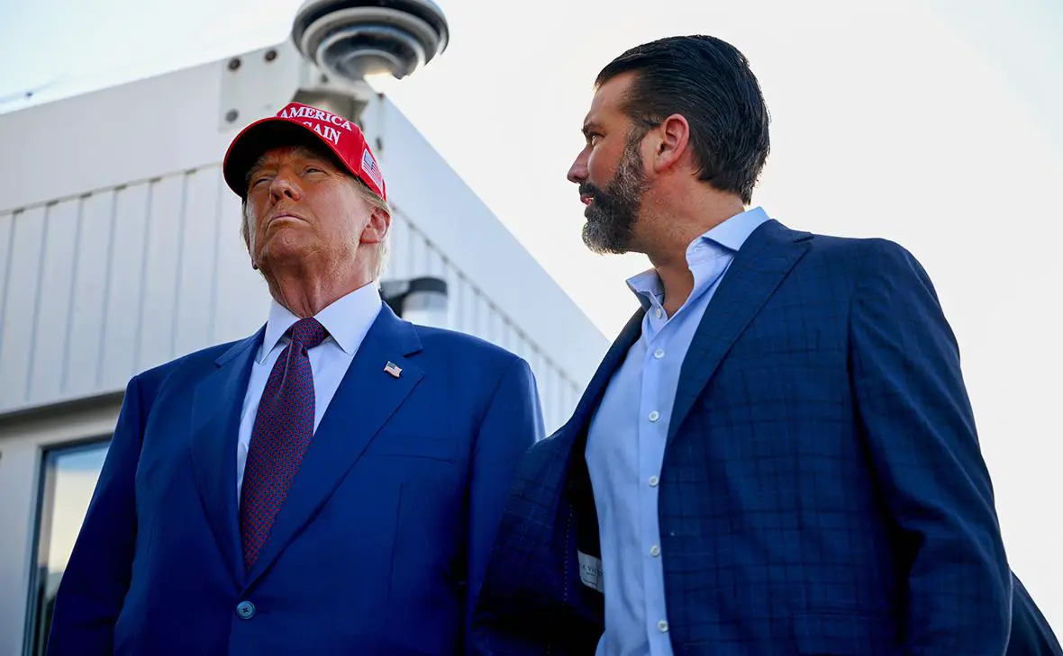 Дональд Трамп и его сын Дональд Трамп-младший (Brandon Bell / Getty Images)