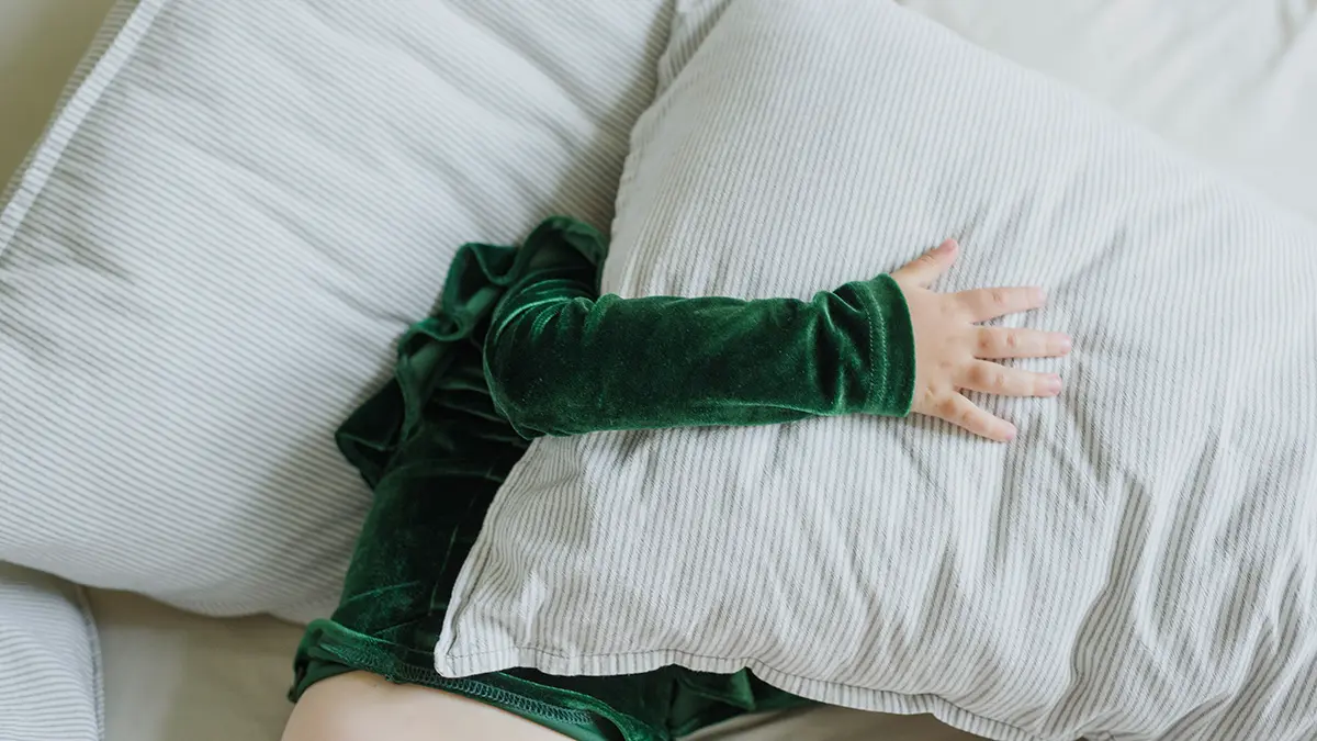 К чему снится умерший, который зовет к себе?