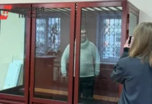 Ленинский районный суд Екатеринбурга принял решение по делу о грантах, арестовав Романа Качанова и Ларису Захарову leninskij rajonnyj sud ekaterinburga prinyal reshenie po delu o grantah arestovav romana kachanova i larisu zaharovu-dmvv-ru-0