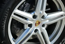 Необычный массовый сбой парализовал автомобили Porsche в России neobychnyj massovyj sboj paralizoval avtomobili v rossii-dmvv-ru-0