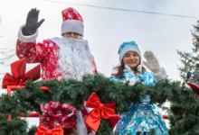 Новогодний Десант Дедов Морозов и Снегурочек подарил праздник детям РДКБ в Москве novogodnij desant dedov morozov i snegurochek podaril prazdnik detyam rdkb v moskve-dmvv-ru-0