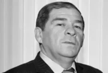 Память Алибеку Хупсергенову, легенде Музыкального театра Кабардино-Балкарии pamyat alibeku hupsergenovu legende muzykalnogo teatra kabardinobalkarii-dmvv-ru-0