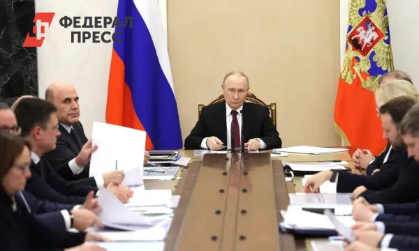 Семейная выплата от Социального фонда России начнется в 2026 году, сообщил Владимир Путин-0