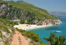 Туристка из Бельгии сталкивается с испытаниями во время отпуска в Албании turistka iz belgii stalkivaetsya s ispytaniyami vo vremya otpuska v albanii-dmvv-ru-0