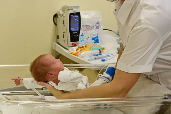 11 счастливчиков встретили 2026 год рождением в Свердловской области!-0