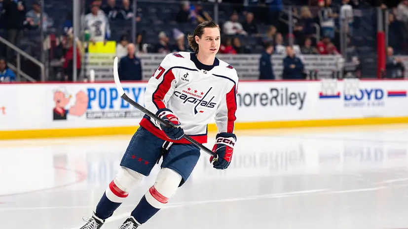 «Вашингтон» продлил контракт с российским хоккеистом Тринеевым