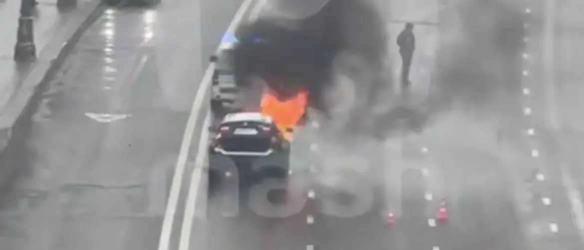 Mash: BMW бывшего вице-президента «Росгосстраха» сгорела в центре Москвы