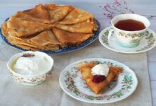 Почему мы так любим Масленицу? Блинчики со свежей сметаной и чаем