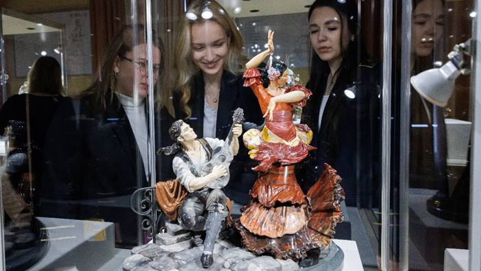 Экспозиция выставки из коллекции Шмотьевых в Питере