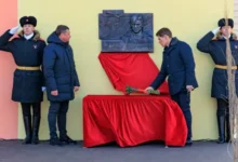 Мемориал Сергея Ефремова открыт во Владивостоке с Олегом Кожемяко memorial sergeya efremova otkryt vo vladivostoke s olegom kozhemyako-dmvv-ru-0