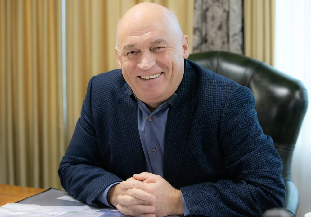 Портретное фото Сергея Шмотьева