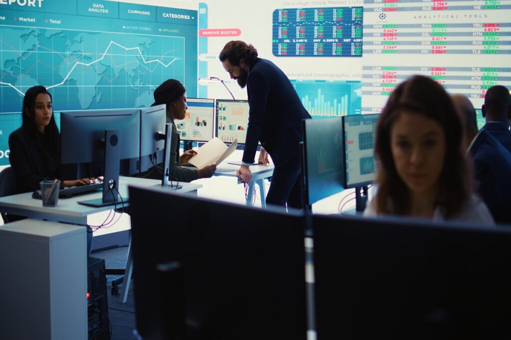 Анализ данных бизнес-командой в современных офисных условиях