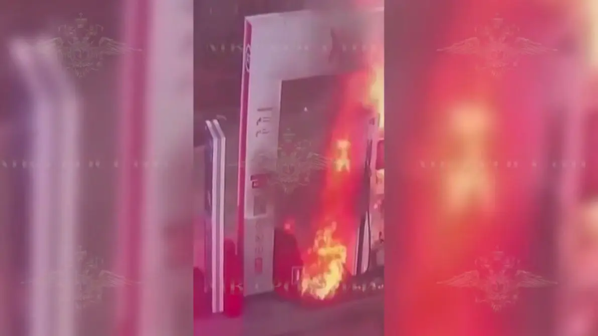 Подросток поджег колонку на АЗС на севере Москвы