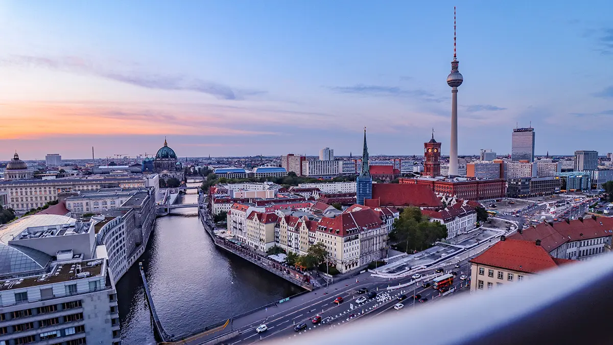 Власти Берлина хотят запретить 8 и 9 мая символику России и СССР