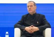medvedev karlu  i karlu  gustavu koroli zabyli svoe mesto chto tramp-dmvv-ru-0