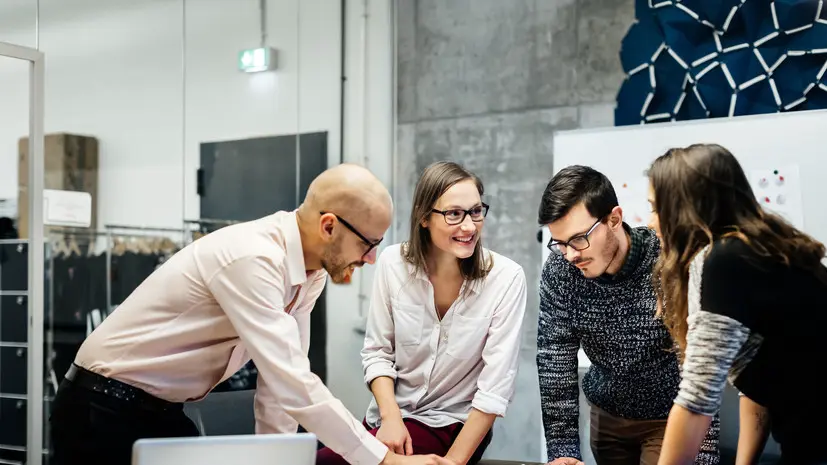 Экономист Волков предупредил о росте конкуренции на рынке труда