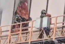 ustanovlena vozmozhnaya prichina pozhara na strojke v moskve s rabotnikami-dmvv-ru-0