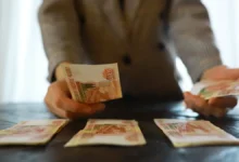 Екатерина Устименко-Бакумовская объясняет, как избежать обмана при покупках с рук на платформах Пятый канал ekaterina ustimenkobakumovskaya obyasnyaet kak izbezhat obmana pri pokupkah s ruk na platformah pyatyj kanal-dmvv-ru-0