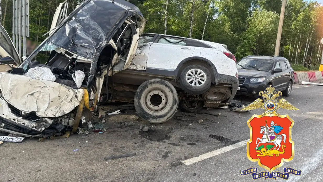 Один человек погиб в ДТП с участием 13 автомобилей в Подмосковье