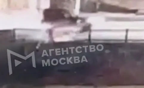 Мотоциклист врезался в ограждение на Бережковской набережной в Москве