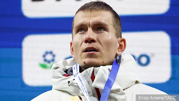 Лыжник Большунов объяснил недопуск на соревнования своей фамилией