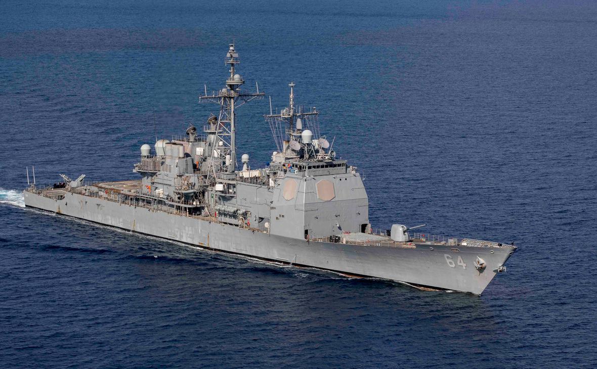 Ракетный крейсер USS Gettysburg в Красном море (U.S. Navy / Reuters)
