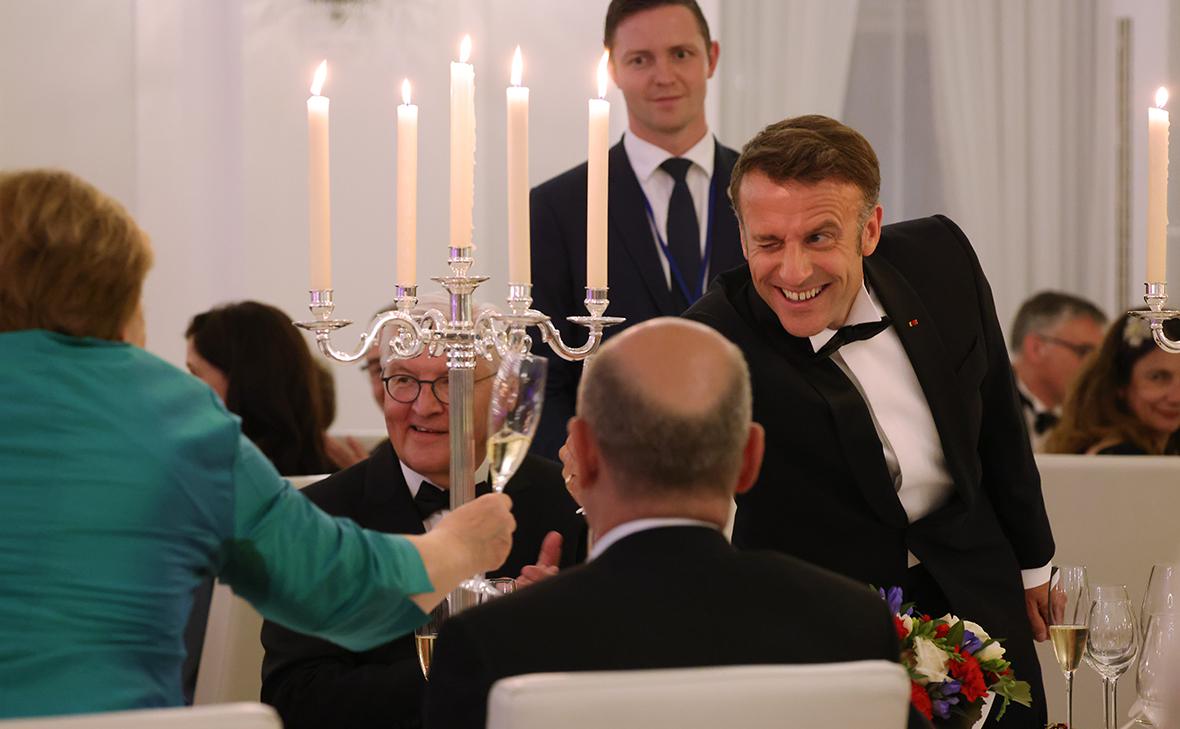 Ангела Меркель (слева) и Эмманюэль Макрон (Sean Gallup / Getty Images)
