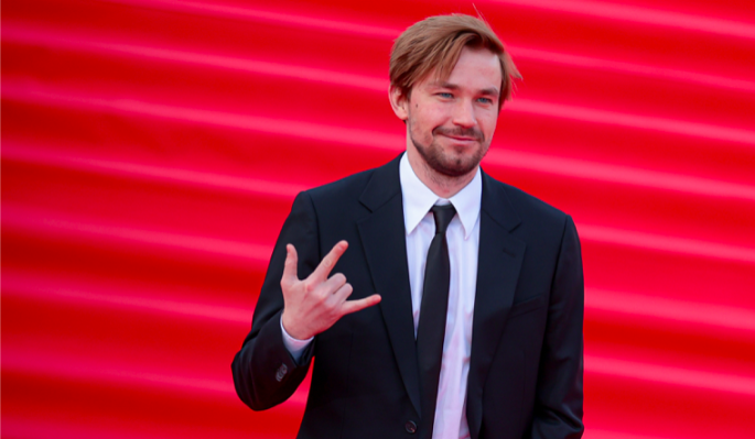 Недавно женившийся Петров решил продать пентхаус, который обустраивал вместе с Милославской