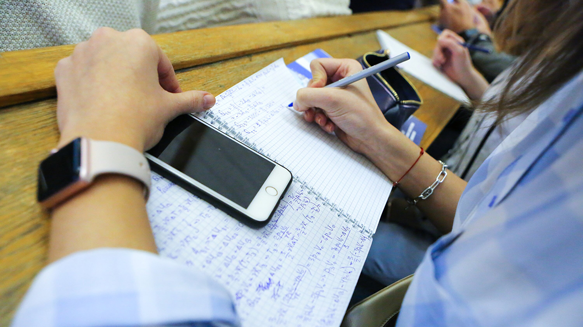 Преподаватель в Великобритании лишилась профессии за совращение студента