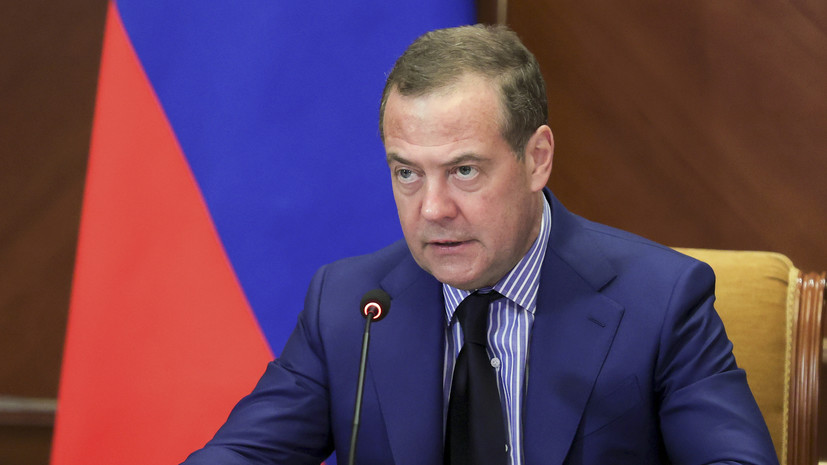 Медведев: высосанные из пальца «сценарии урегулирования» в Киеве не стоят ничего