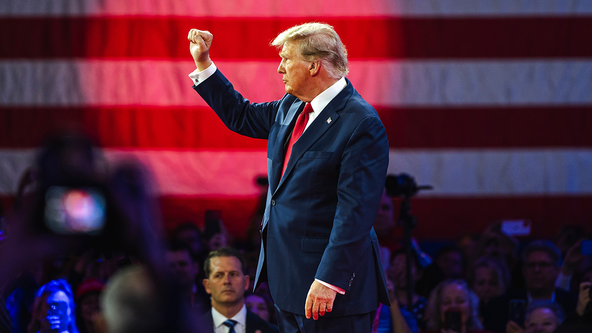 Bloomberg: Трамп планирует ослабить санкции против России для мирной сделки