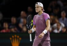 Необычный момент на теннисном турнире в Монпелье с участием юного помощника 03a8b10f-cf91-471e-a959-d60d5125537d-67f13dc4