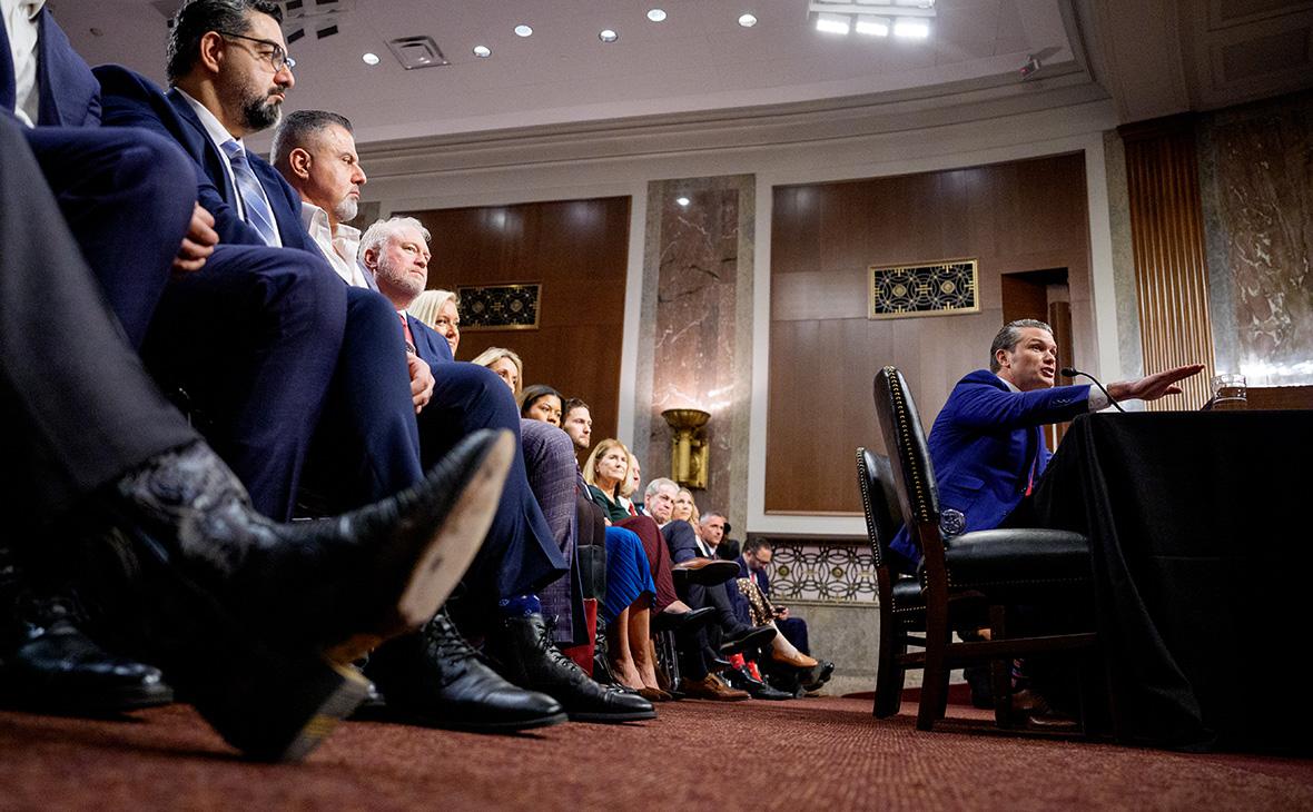 Пит Хегсет выступает во время слушаний по утверждению в должности в комитете сената по вооруженным силам. Вашингтон, 14 января 2025 года (Andrew Harnik / Getty Images)