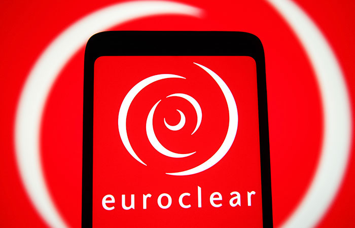 Euroclear хочет перевести в марте 2 млрд евро доходов от активов РФ в фонд для Украины
