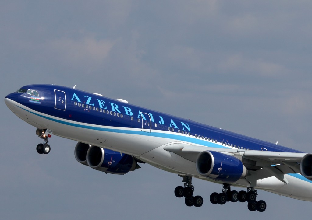 Экипаж AZAL предупредили о плане «Ковер» после двух «звуковых ударов»