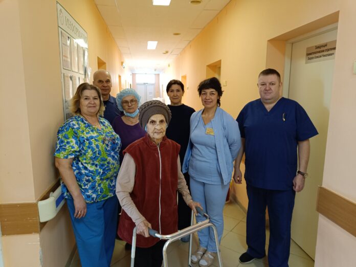 Березовские врачи вернули к активной жизни 90-летнюю пациентку после сложной травмы-0