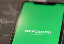 Бутылка с газировкой лопнула в магазине «ВкусВилл» на Бутырской улице ASmartphoneWithTheLogoOfTheVkusvillStore