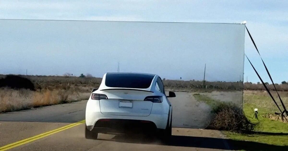 Tesla Илона Маска развивает автопилот без использования лидаров-0