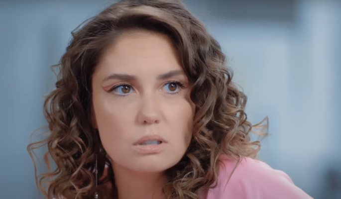 В день рождения сына Агата Муцениеце улетела на Мальдивы