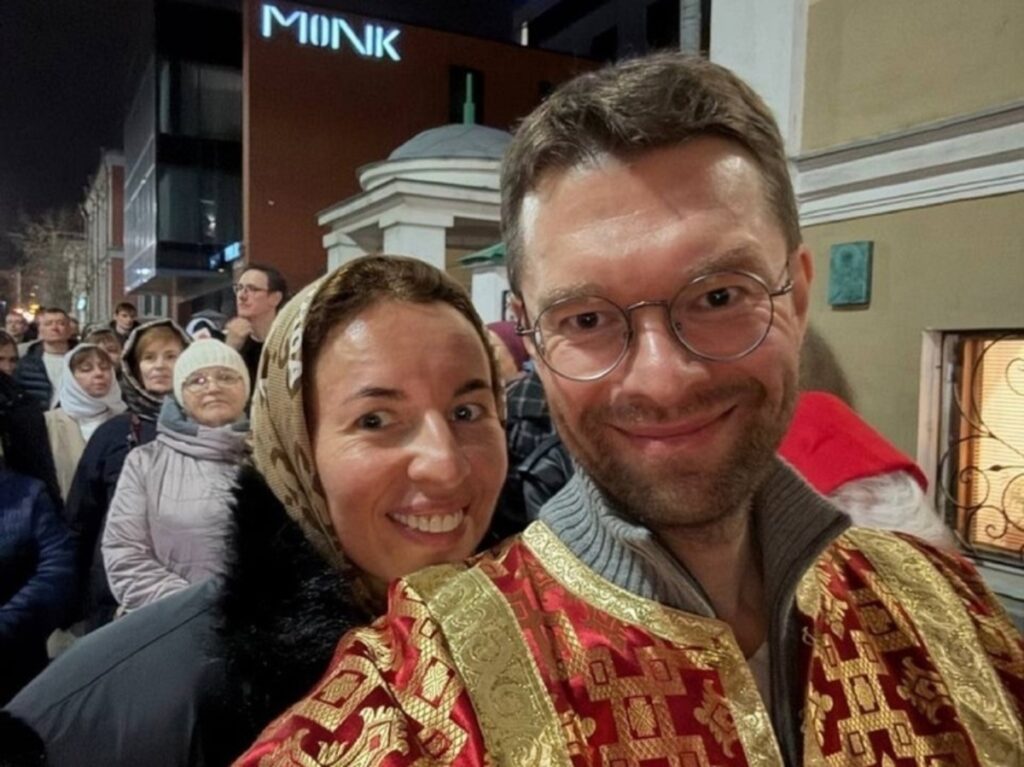Алексей Вихарев в храме Иннокентия Московского Екатеринбурга - пасхальная служба