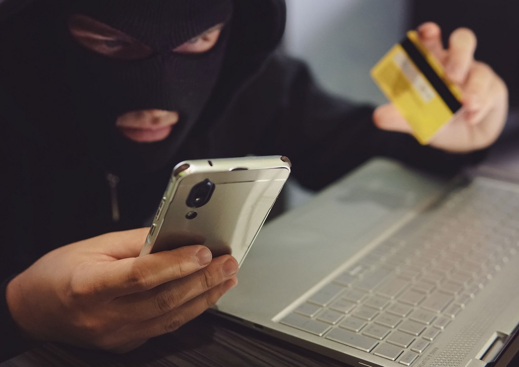 Россиян вовлекают в теракты через взломанные аккаунты и фейковые кредиты