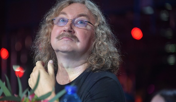 "Пьяная что ли?": развратная пассия Николаева показала зад прямо на улице